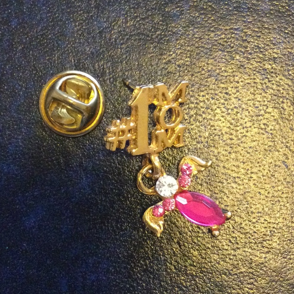 #1 Mom pin ** 3 for $15 - Picture 3 of 3